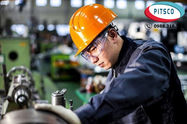 Kỹ sư cơ khí làm việc tại Nhật Bản