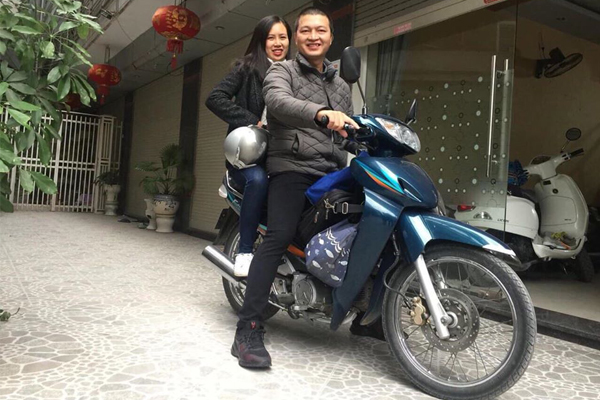 Đưa vợ đi làm vào mỗi buổi sáng