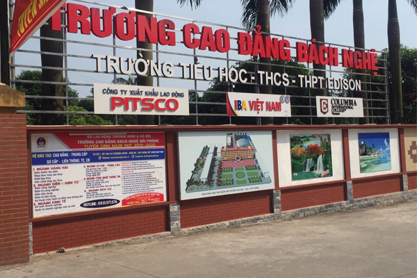 (Hình 4: Tường rào cổng trường Cao đẳng Bách Nghệ Hải Phòng)