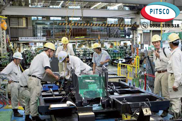 (Hình 9: Công việc cơ khí nam ở Nhật Bản)