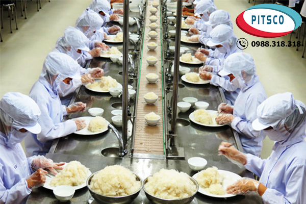 (Hình 6: Công việc chế biến món ăn ở Nhật Bản)