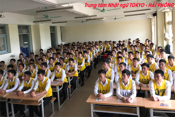 (Hình 7: Các bạn học viên chờ phỏng vấn cho chương trình IM Japan)