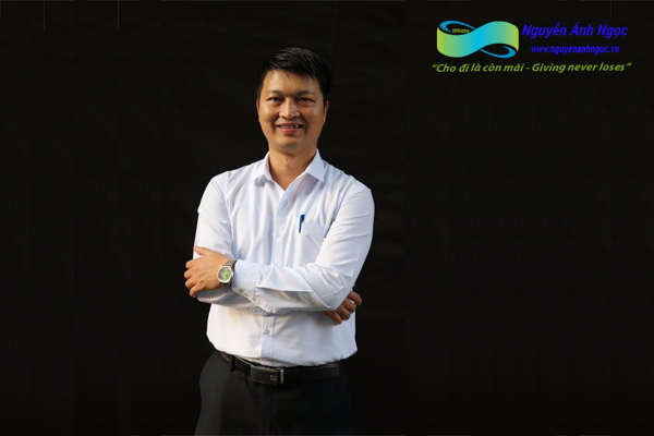 Hình 2: Chụp chân dung tại MYA 98 Văn Cao