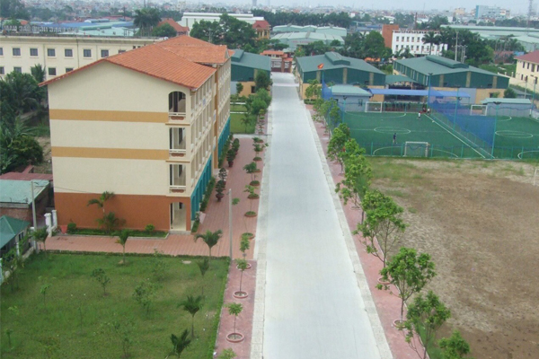 (Hình 6: Đường dẫn vào trong trường Cao đẳng Bách Nghệ Hải Phòng)
